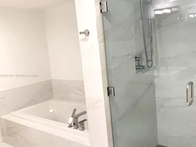 2-bedroom condo for rent in Sunny Isles Beach - 400 Sunny Isles Blvd 1120 - MondialRealty