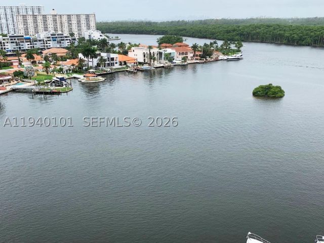 2-bedroom condo for rent in Sunny Isles Beach - 400 Sunny Isles Blvd 1120 - MondialRealty