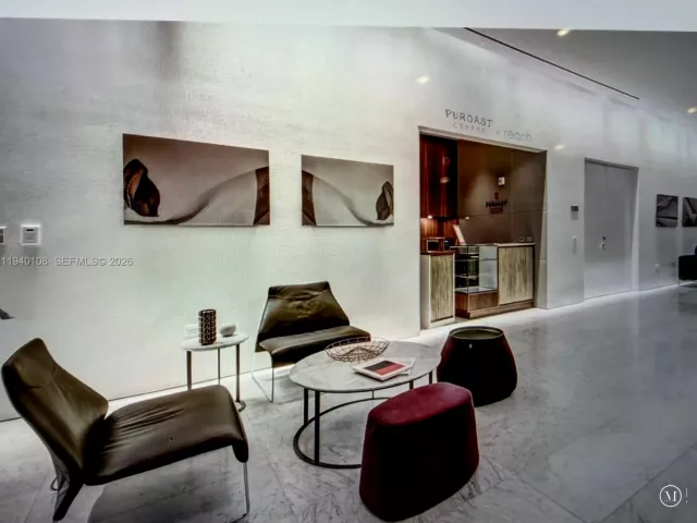 1-bedroom condo for rent in Miami - 68 SE 6th St 3708 - MondialRealty