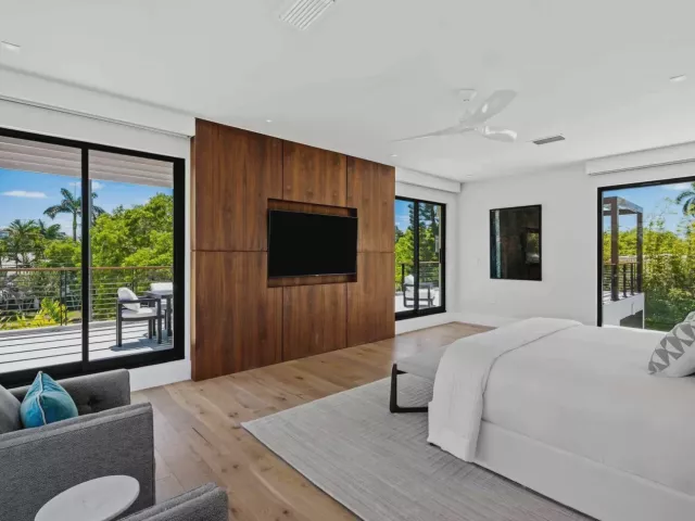 4-bedroom home for sale in Miami Beach - 5288 Alton Road - MondialRealty