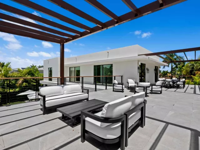 4-bedroom home for sale in Miami Beach - 5288 Alton Road - MondialRealty