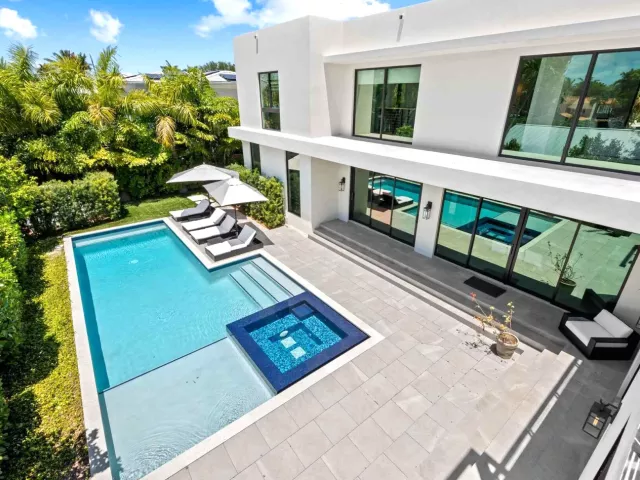 4-bedroom home for sale in Miami Beach - 5288 Alton Road - MondialRealty