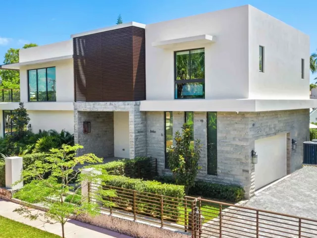 4-bedroom home for sale in Miami Beach - 5288 Alton Road - MondialRealty