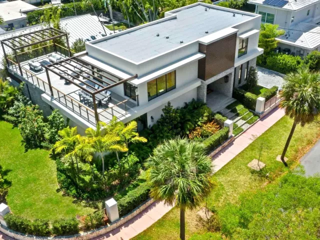 4-bedroom home for sale in Miami Beach - 5288 Alton Road - MondialRealty