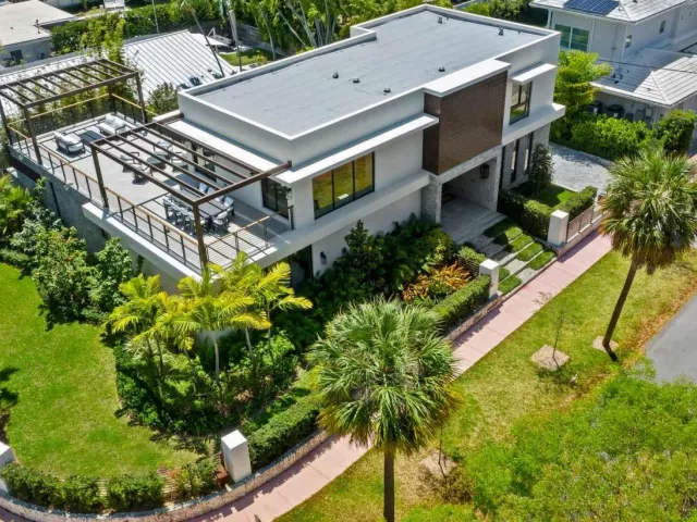 4-bedroom home for sale in Miami Beach - 5288 Alton Road 2 - MondialRealty