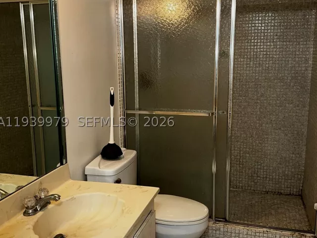 2-bedroom condo for sale in Hollywood -  - MondialRealty