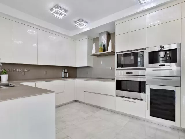 2-bedroom condo for sale in Sunny Isles Beach - 17475 Collins Ave 2502 - MondialRealty