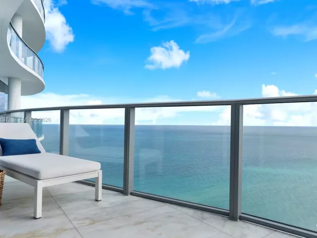 2-bedroom condo for sale in Sunny Isles Beach - 17475 Collins Ave 2502 - MondialRealty