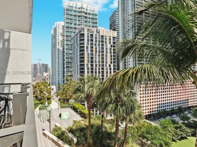 3-bedroom condo for sale in Miami - 68 SE 6th Street 805 - MondialRealty