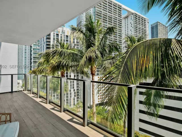 3-bedroom condo for sale in Miami - 68 SE 6th Street 805 - MondialRealty