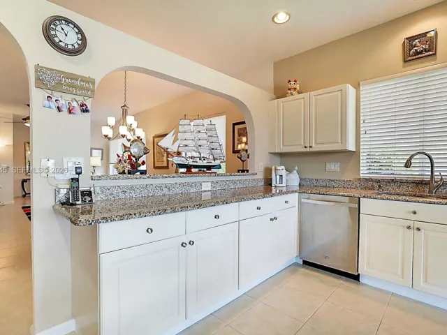 3-bedroom home for sale in West Palm Beach - 2687 Clipper Cir - MondialRealty