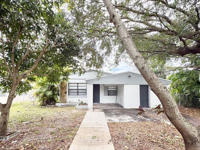 3-bedroom home for rent in North Miami Beach - 1332 NE 177th St 0 - MondialRealty