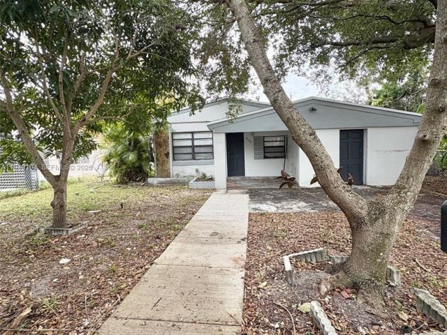 3-bedroom home for rent in North Miami Beach - 1332 NE 177th St 0 - MondialRealty