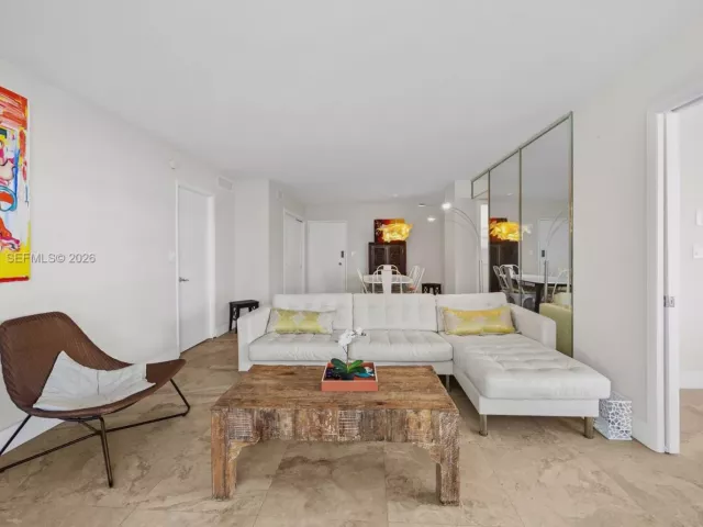 2-bedroom condo for rent in Miami Beach - 5555 Collins Ave 4B - MondialRealty