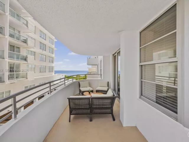 2-bedroom condo for rent in Miami Beach - 5555 Collins Ave 4B - MondialRealty