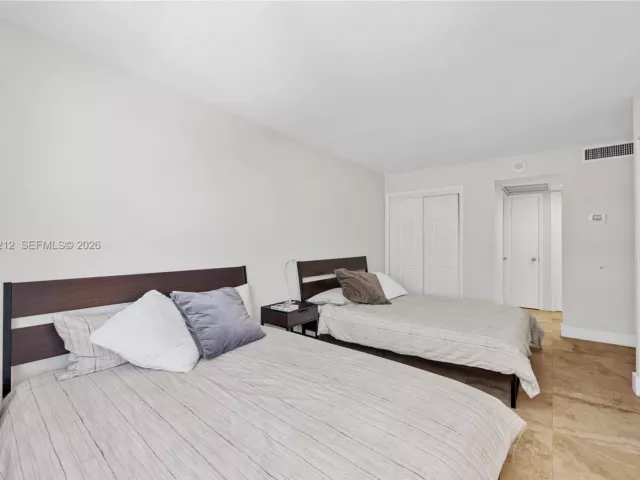 2-bedroom condo for rent in Miami Beach - 5555 Collins Ave 4B - MondialRealty