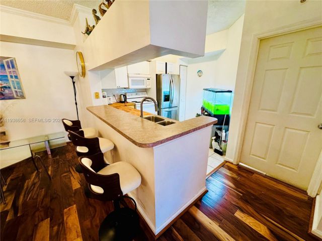 2-bedroom condo for rent in Sunny Isles Beach - 17150 N Bay Rd 2412 - MondialRealty