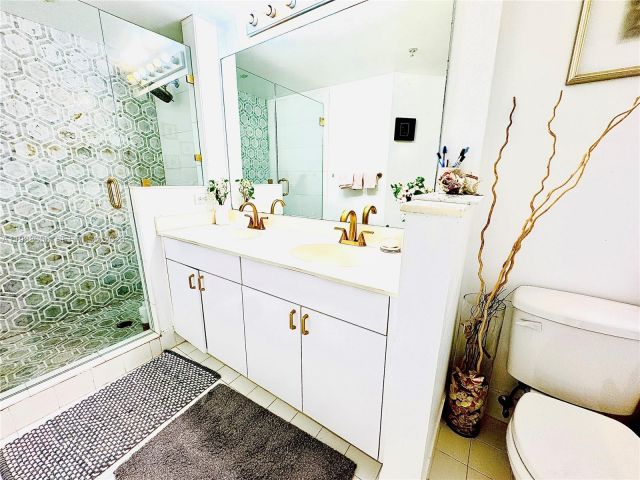 2-bedroom condo for rent in Sunny Isles Beach - 17150 N Bay Rd 2412 - MondialRealty