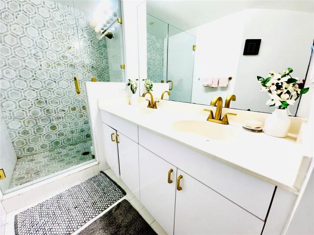 2-bedroom condo for rent in Sunny Isles Beach - 17150 N Bay Rd 2412 - MondialRealty