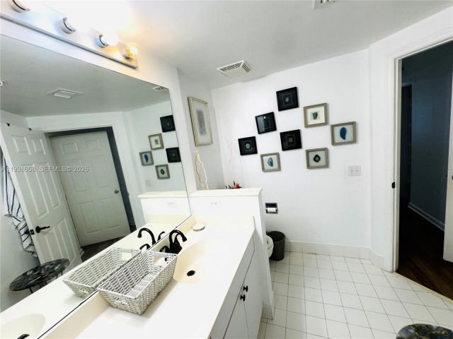 2-bedroom condo for rent in Sunny Isles Beach - 17150 N Bay Rd 2412 - MondialRealty