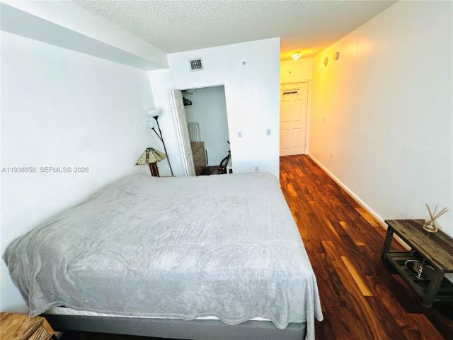 2-bedroom condo for rent in Sunny Isles Beach - 17150 N Bay Rd 2412 - MondialRealty