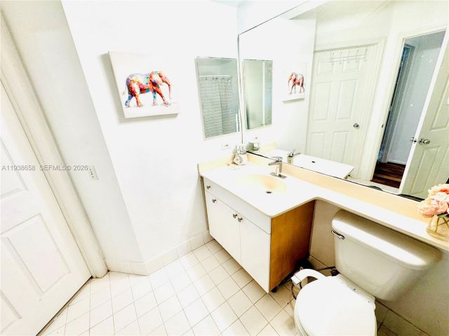 2-bedroom condo for rent in Sunny Isles Beach - 17150 N Bay Rd 2412 - MondialRealty