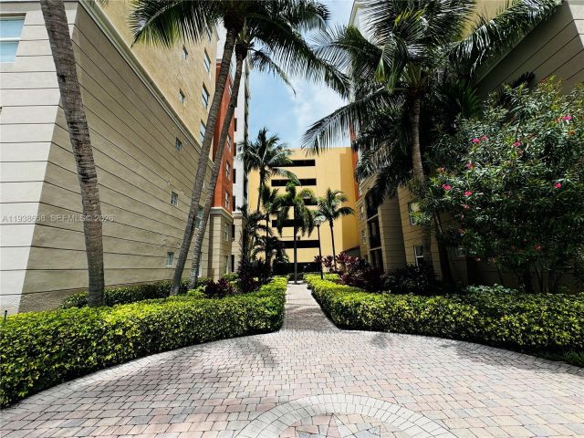 2-bedroom condo for rent in Sunny Isles Beach - 17150 N Bay Rd 2412 - MondialRealty