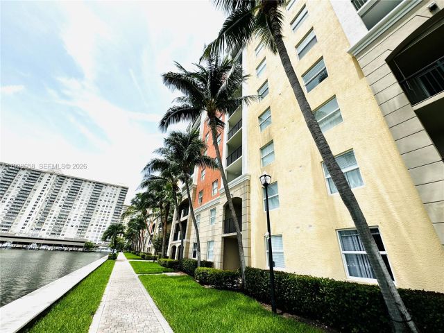 2-bedroom condo for rent in Sunny Isles Beach - 17150 N Bay Rd 2412 - MondialRealty