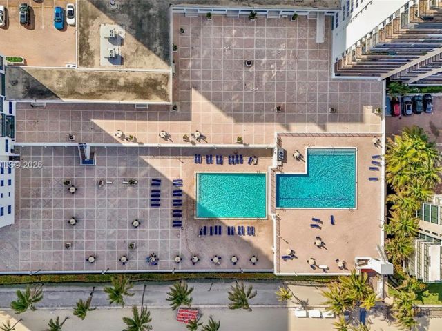 1-bedroom condo for rent in Hollywood - 2101 S Ocean Dr 1006 - MondialRealty