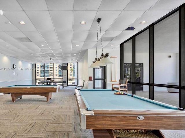 1-bedroom condo for rent in Hollywood - 2101 S Ocean Dr 1006 - MondialRealty