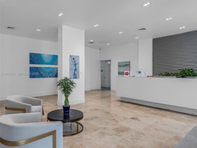 1-bedroom condo for rent in Hollywood - 2101 S Ocean Dr 1006 - MondialRealty