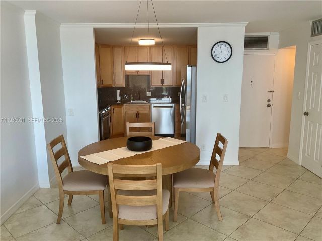 1-bedroom condo for rent in Hollywood - 2101 S Ocean Dr 1006 - MondialRealty