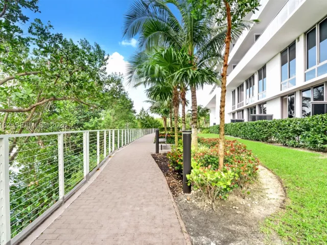 2-bedroom condo for sale in North Miami Beach - 16385 Biscayne Blvd 2017 - MondialRealty
