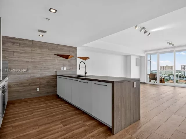 2-bedroom condo for rent in Sunny Isles Beach - 400 Sunny Isles Blvd 1207 - MondialRealty