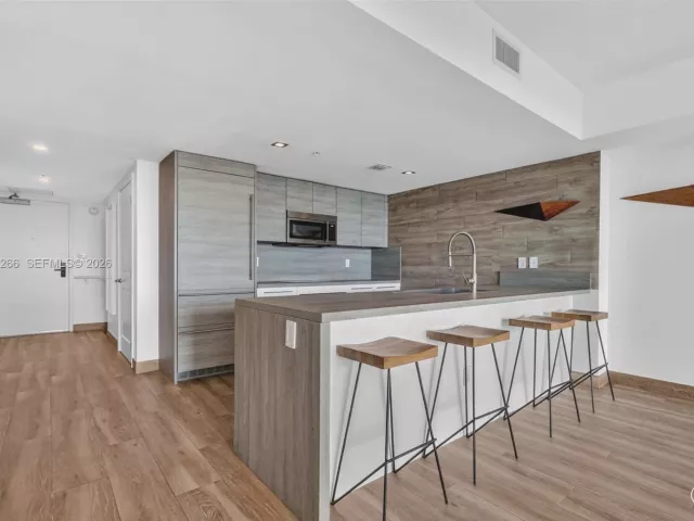 2-bedroom condo for rent in Sunny Isles Beach - 400 Sunny Isles Blvd 1207 - MondialRealty