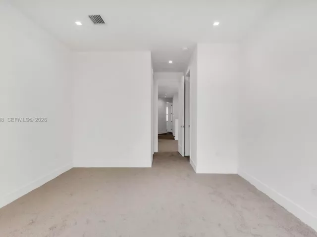 3-bedroom home for rent in Doral - 8037 NW 42nd St - MondialRealty