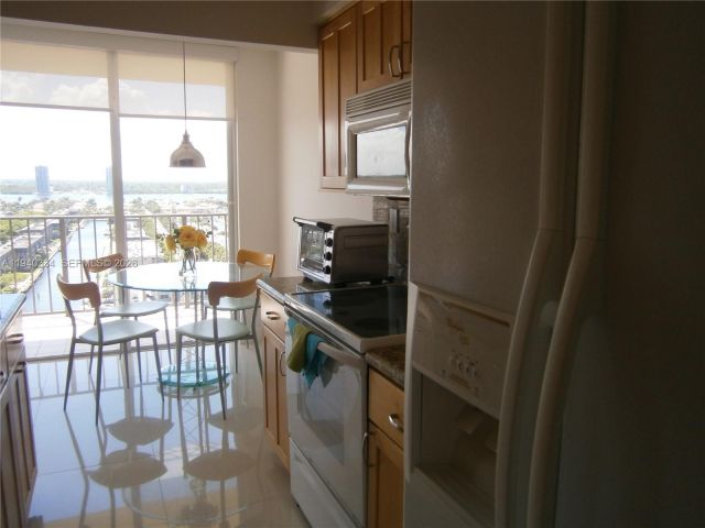 2-bedroom condo for rent in Sunny Isles Beach - 290 174th St 1908 - MondialRealty