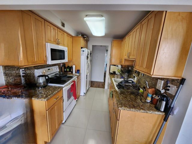 2-bedroom condo for rent in Sunny Isles Beach - 290 174th St 1908 - MondialRealty