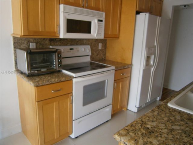 2-bedroom condo for rent in Sunny Isles Beach - 290 174th St 1908 - MondialRealty