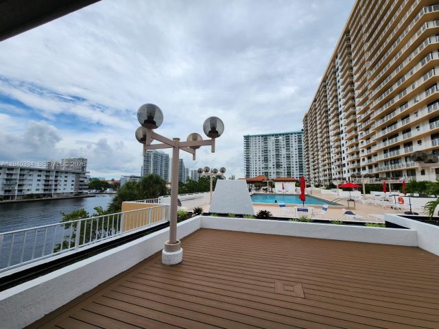 2-bedroom condo for rent in Sunny Isles Beach - 290 174th St 1908 - MondialRealty