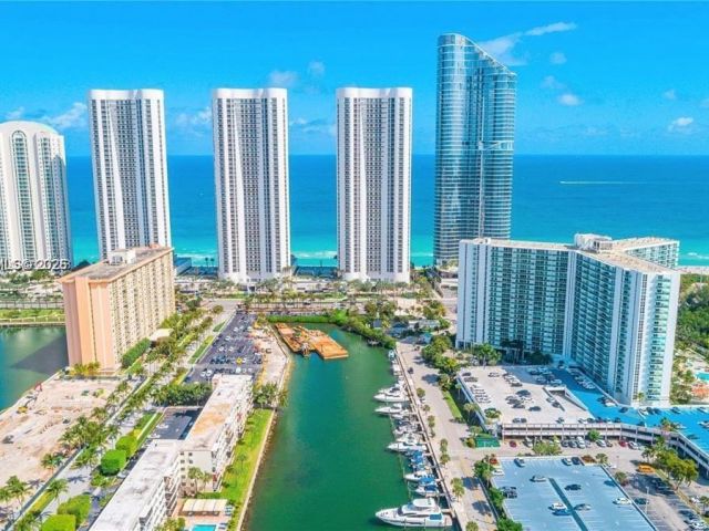 1-bedroom condo for rent in Sunny Isles Beach - 100 Bayview Dr 1012 - MondialRealty