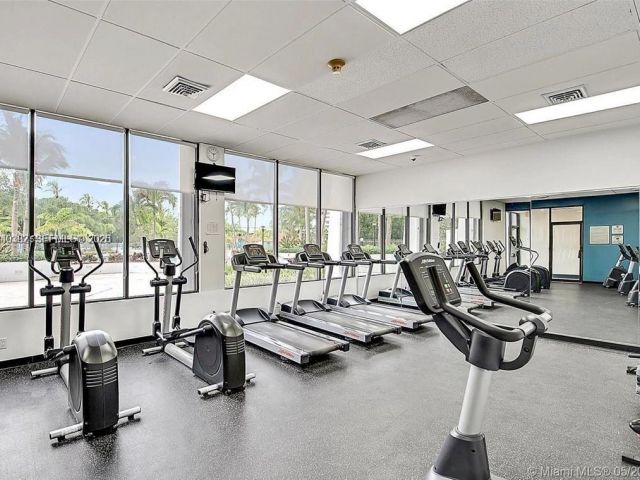 1-bedroom condo for rent in Sunny Isles Beach - 100 Bayview Dr 1012 - MondialRealty