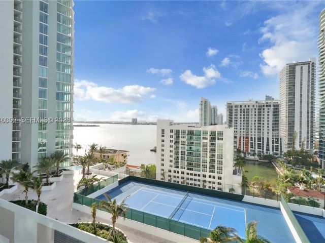 2-bedroom condo for sale in Miami - 480 NE 30th St 1403 - MondialRealty