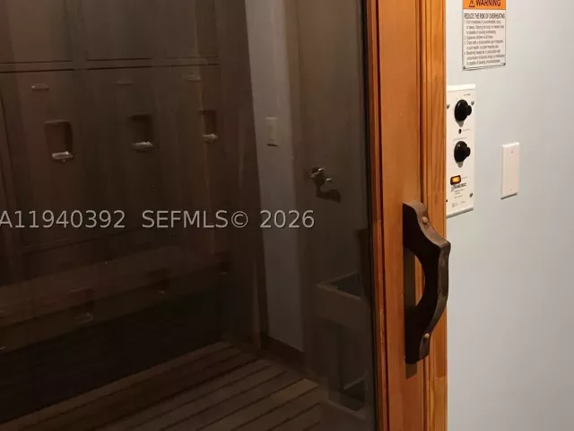 2-bedroom condo for sale in Miami - 480 NE 30th St 1403 - MondialRealty