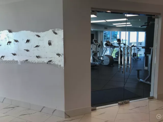 2-bedroom condo for sale in Miami - 480 NE 30th St 1403 - MondialRealty