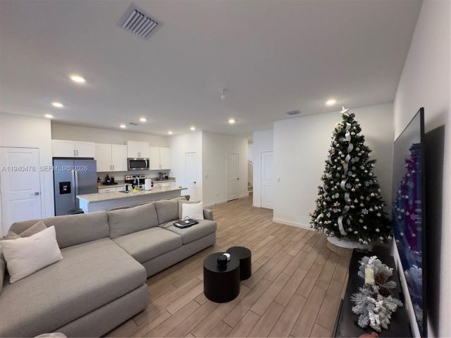 4-bedroom home for rent in Homestead - 1842 SE 7th Ter 1842 - MondialRealty