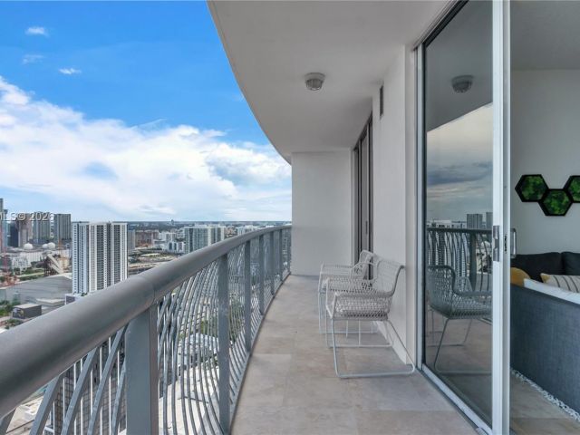 Apartment for rent  Unit #4504 - photo 7013305