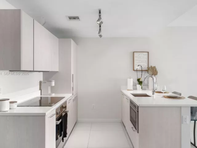 1-bedroom condo for rent in Miami - 501 NE 31st St 1503 - MondialRealty