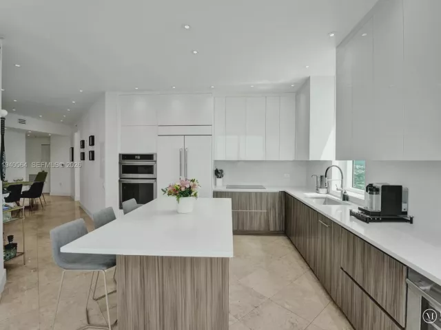 3-bedroom condo for sale in Hallandale Beach - 1755 E Hallandale Beach Blvd PH04E - MondialRealty