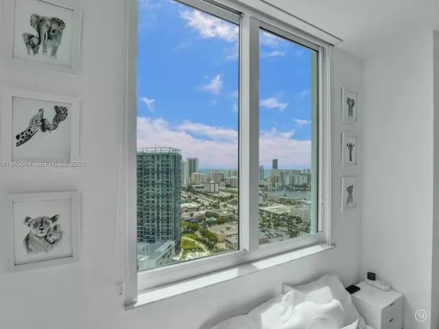 3-bedroom condo for sale in Hallandale Beach - 1755 E Hallandale Beach Blvd PH04E - MondialRealty